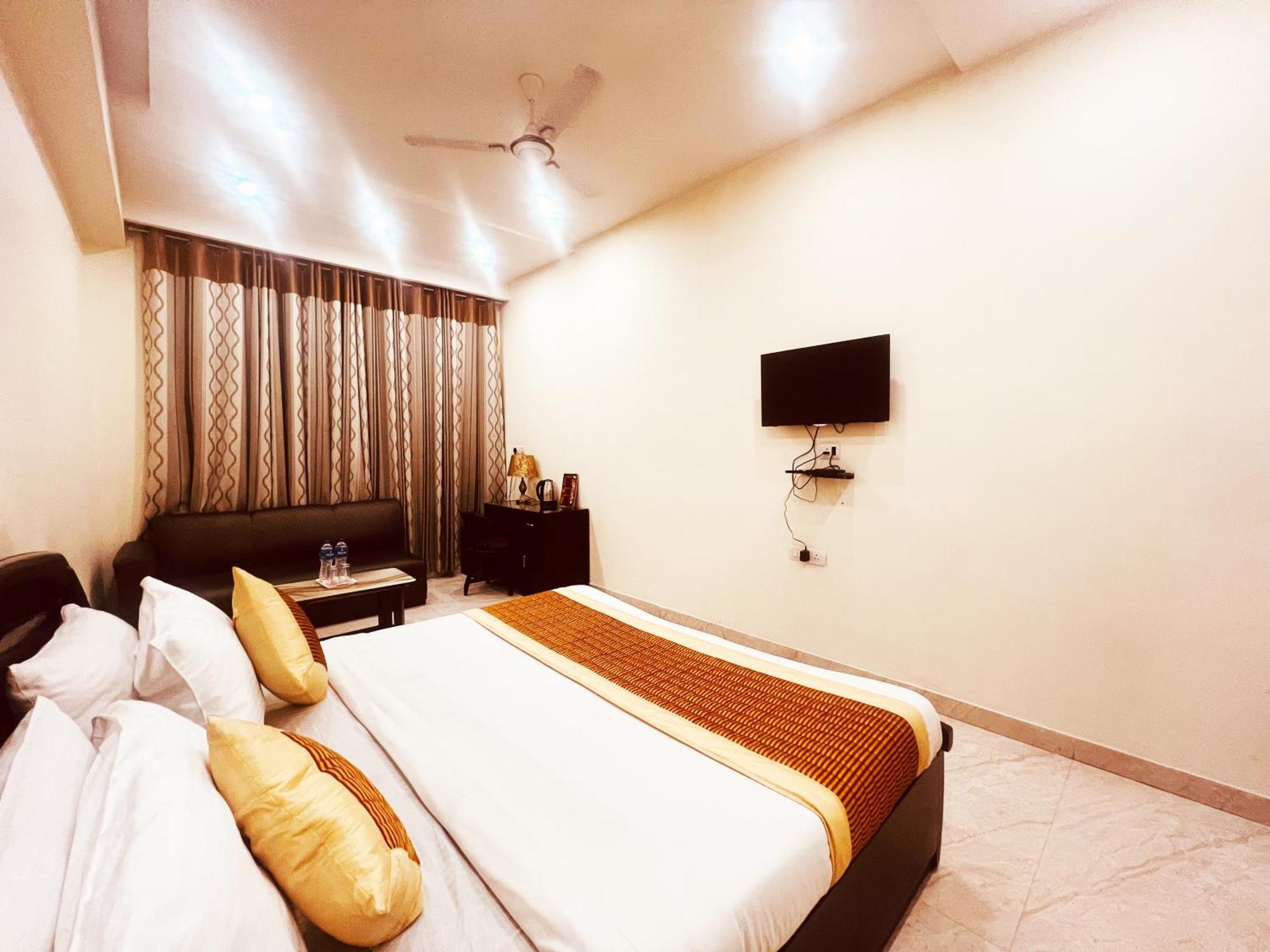 Hotel Lagoona And Banquet Hall New Delhi Exterior photo
