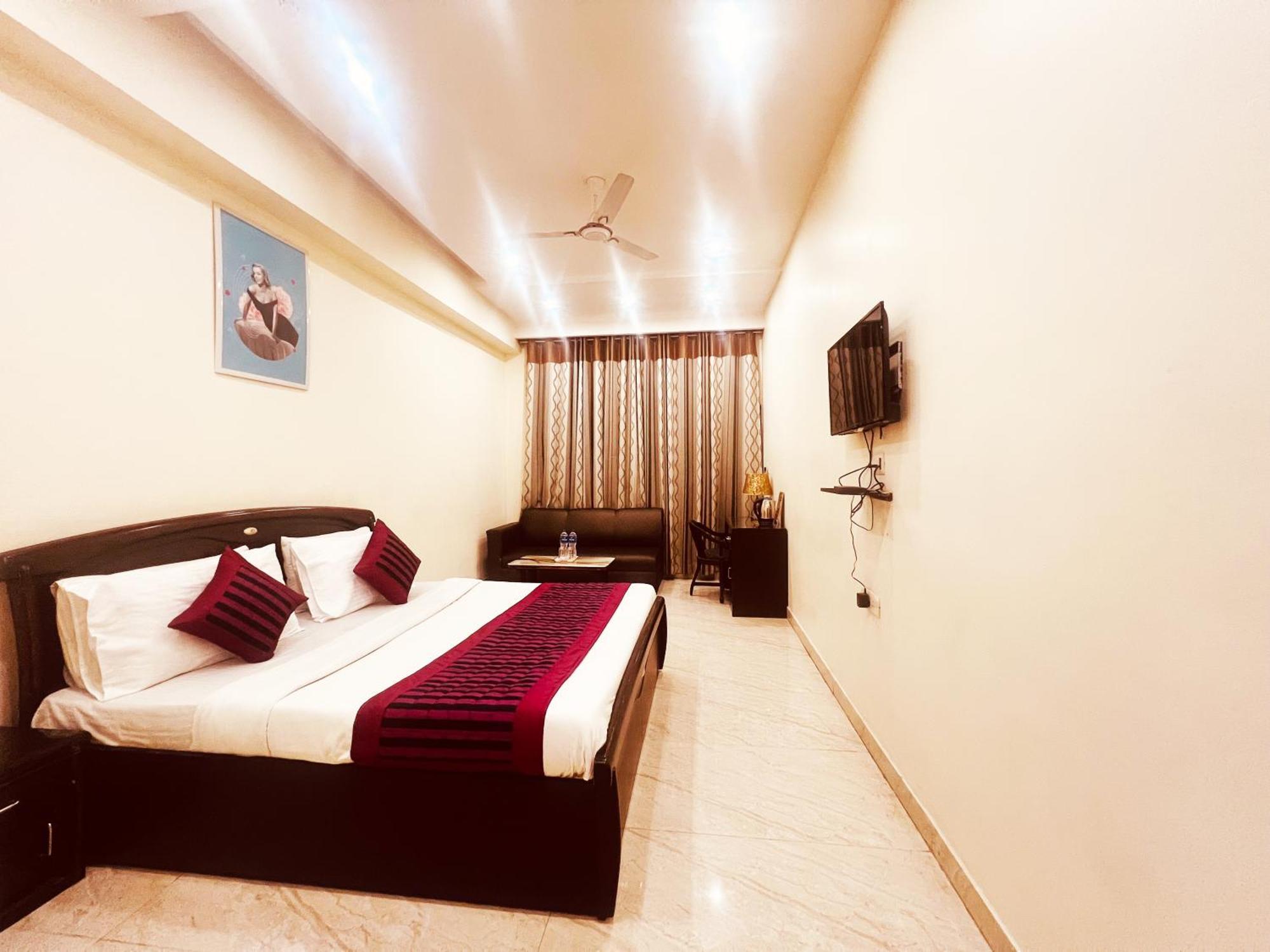 Hotel Lagoona And Banquet Hall New Delhi Exterior photo