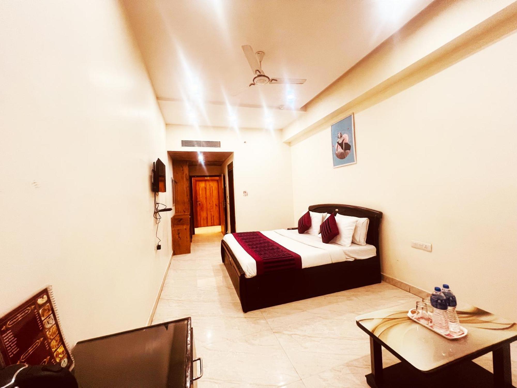 Hotel Lagoona And Banquet Hall New Delhi Exterior photo