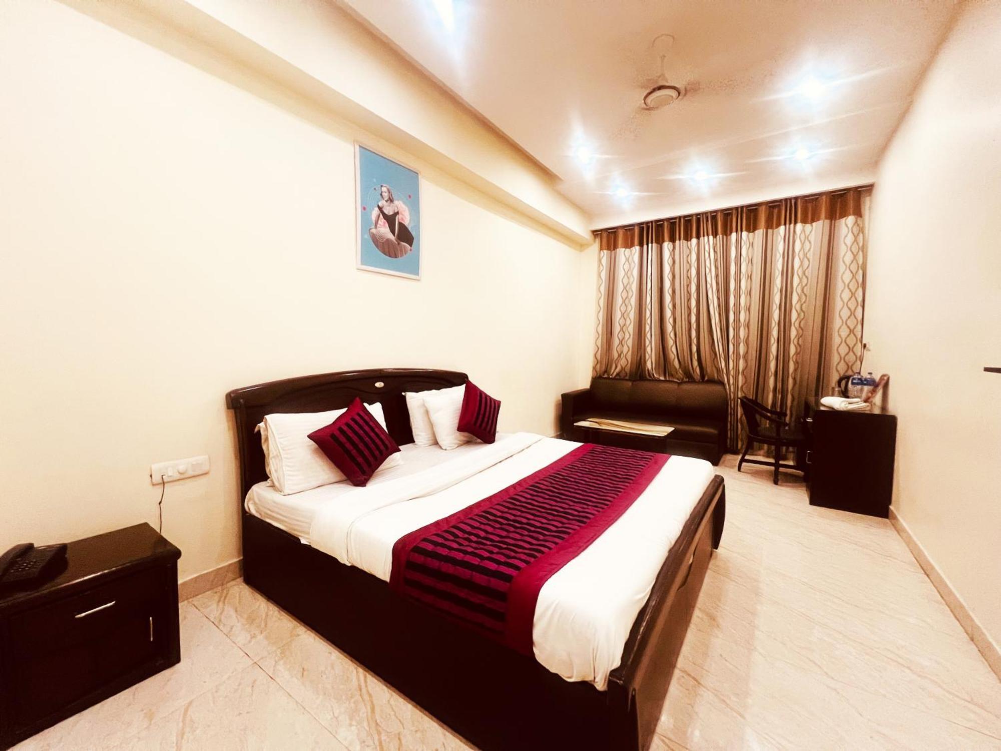 Hotel Lagoona And Banquet Hall New Delhi Exterior photo